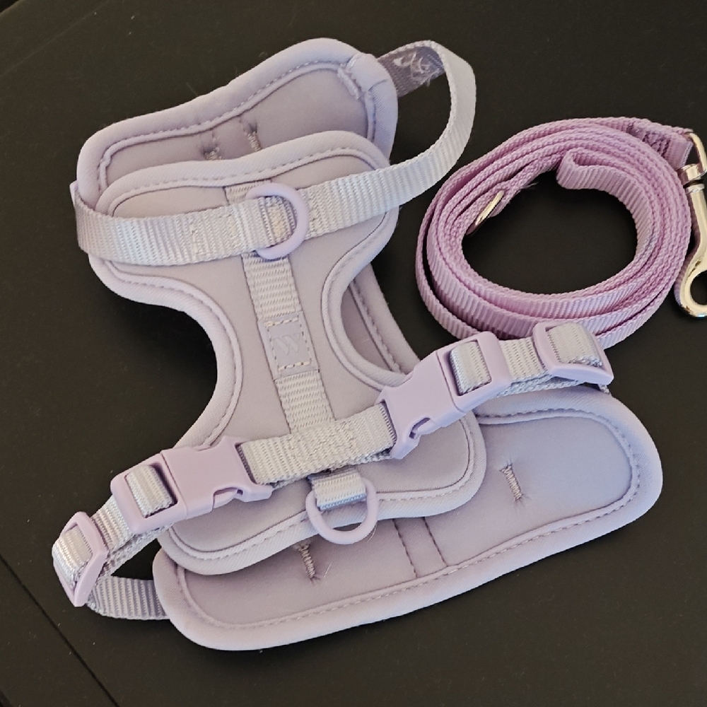 Lavender Dog Harness and Leash Set.  Bought For My Dog But Too Small.